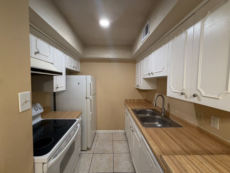 Building Photo - 170 De Chantle Rd