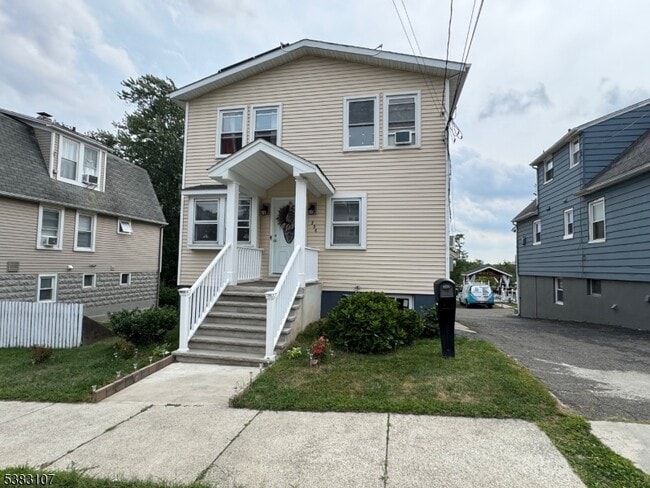 Primary Photo - 394 N 7th St