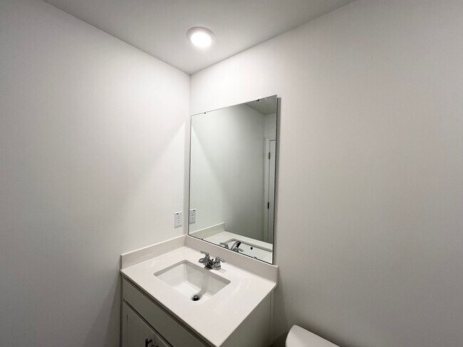 Building Photo - Newly Built 2BD, 2.5BA Apex Townhome in an HOA Community Near RDU Airport, RTP, and Fenton