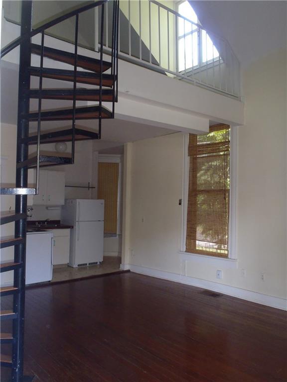 Building Photo - 915 W 23rd St