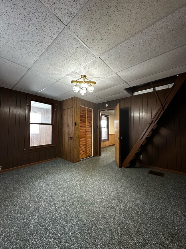 Building Photo - 223 Vinegar Hill Rd