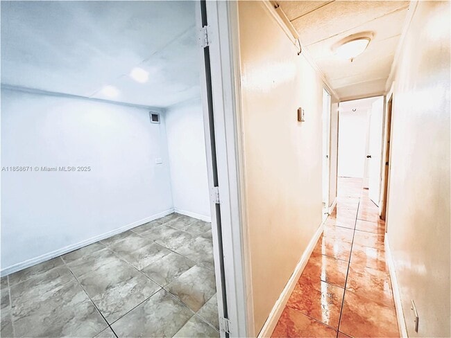 Building Photo - 8181 8181 Northwest South River Dr