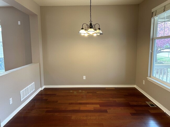 Building Photo - Spacious 3 Bed, 2.5 Bath Home with Attached Garage and Pool Access - Available Now