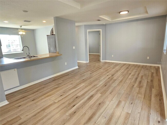 Building Photo - 8470 Drolet Ave