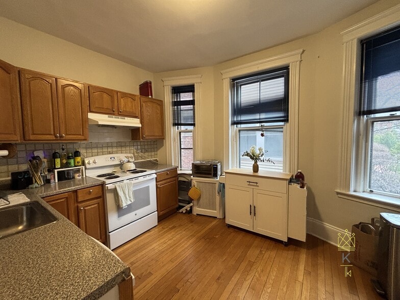 Building Photo - 1407 Beacon St