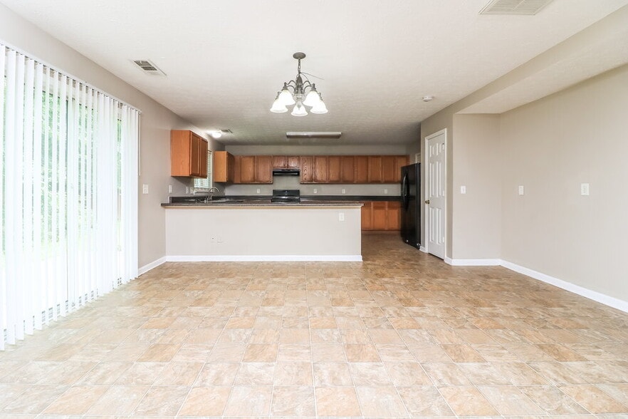Building Photo - 130 Sugar Berry Pl