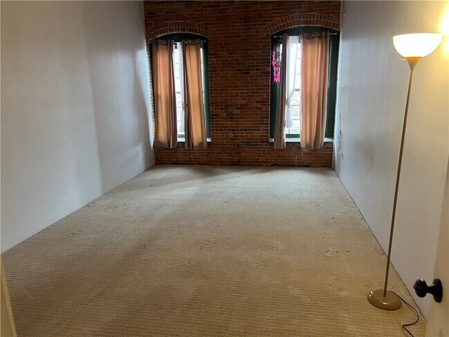 Building Photo - 300 Front St