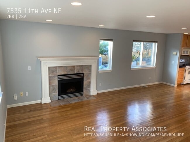 Building Photo - Maple Leaf Townhouse Available