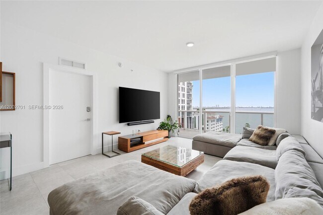 Building Photo - 600 NE 27th St