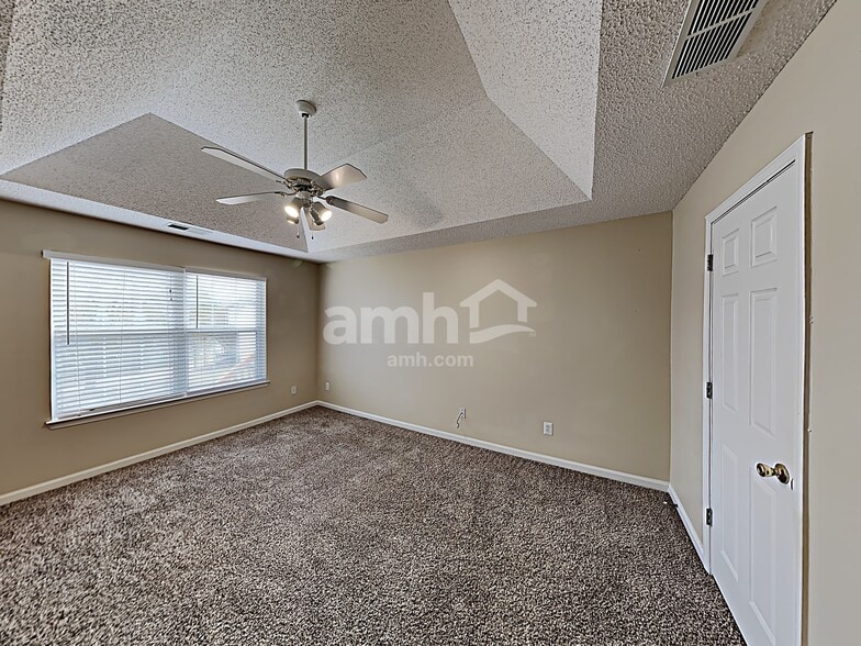 Building Photo - 4650 Grove Ct