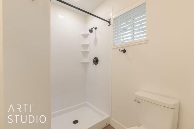 Building Photo - "Stunningly Remodeled 4-Bedroom, 3-Bathroo...