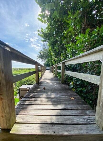Building Photo - 5611 Gulf of Mexico Dr