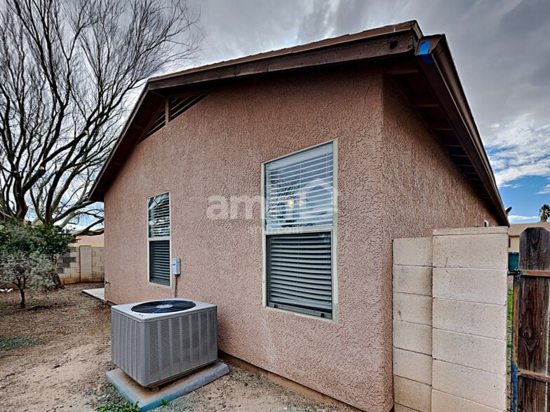 Building Photo - 6159 S Avenue De La Chandelle