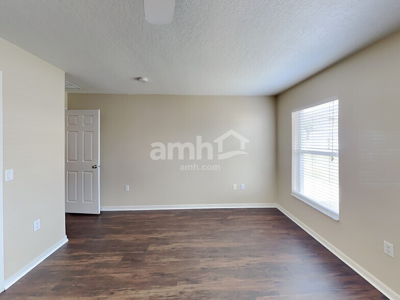 Building Photo - 10512 Boyette Creek Blvd