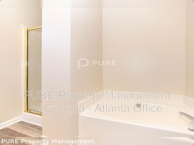 Building Photo - 624 Bedford Ct