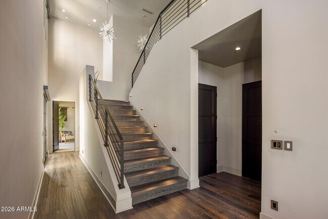 Building Photo - 10110 E Siesta Ln