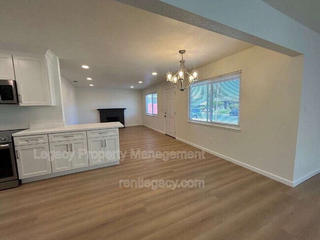 Building Photo - 1525 James St