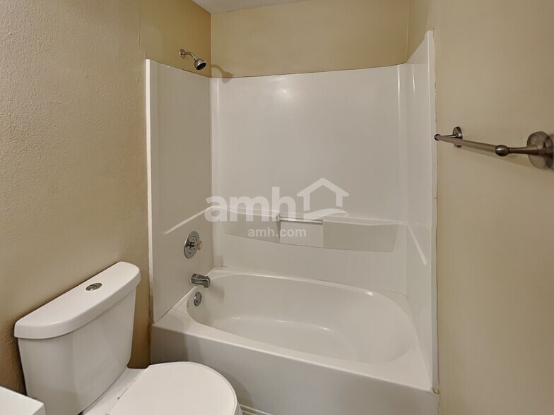 Building Photo - 15243 Kamary Ln