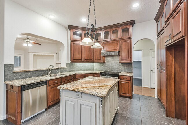 Building Photo - 20942 Wind Field Ln