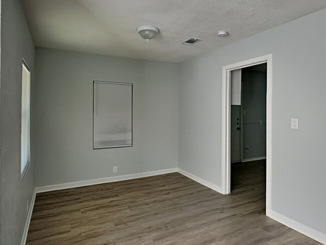 Building Photo - 3BR/2BA Pet-Friendly Home in Westworth Village | Fenced Yard & Garage