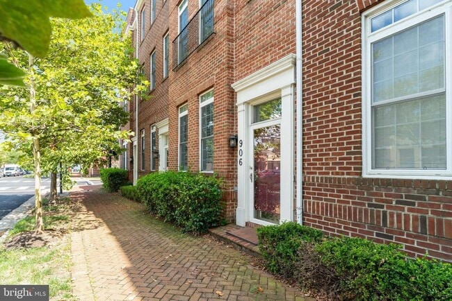 Building Photo - 906 Slaters Ln