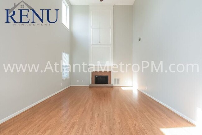 Building Photo - Now Available! 3 bedroom 3 bath!