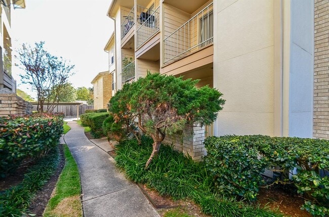 Building Photo - 12550 Whittington Dr