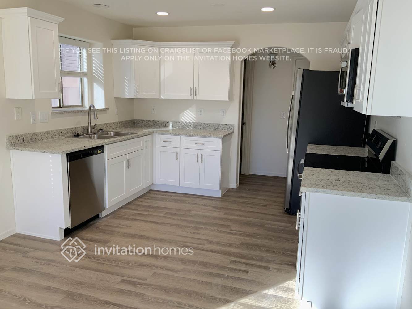 Building Photo - 12855 W Alvarado Rd