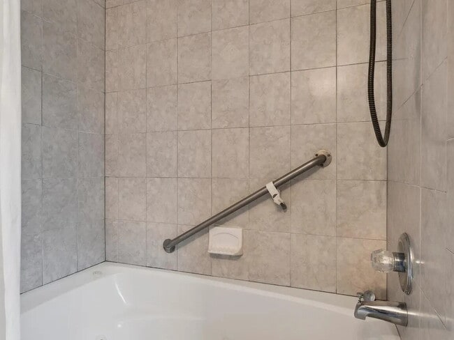 Building Photo - This well-maintained 3-bedroom, 1.5-bath split-level in Twin Oaks Farms is move-in ready