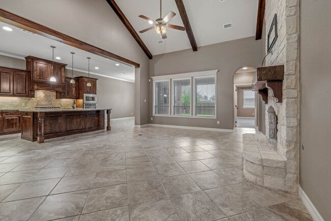 Building Photo - 3/2 in Castlegate 2 available August 2026