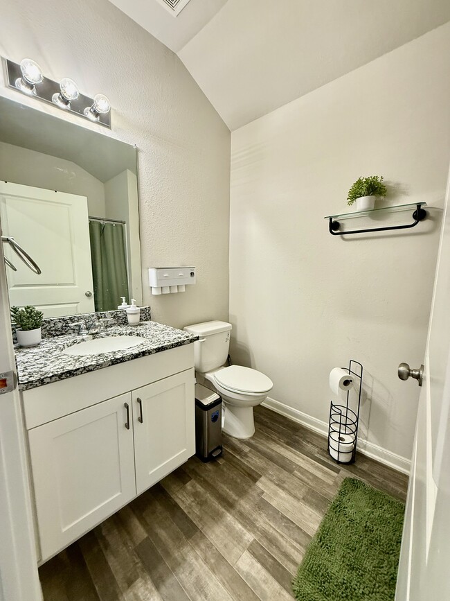 Building Photo - 302 Del Monte Dr