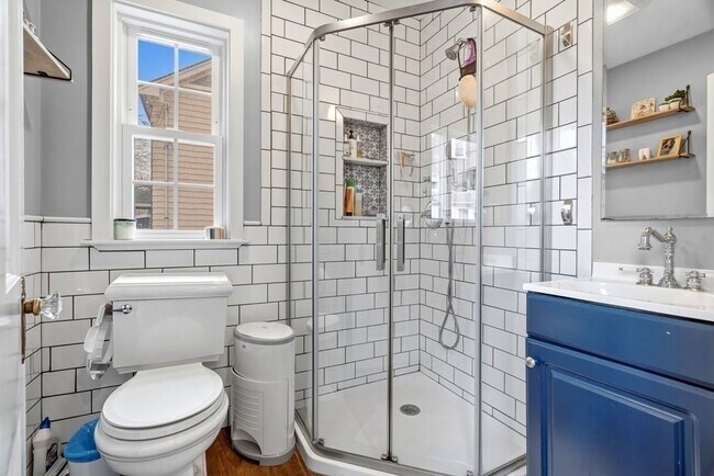 Building Photo - 859 Fellsway W