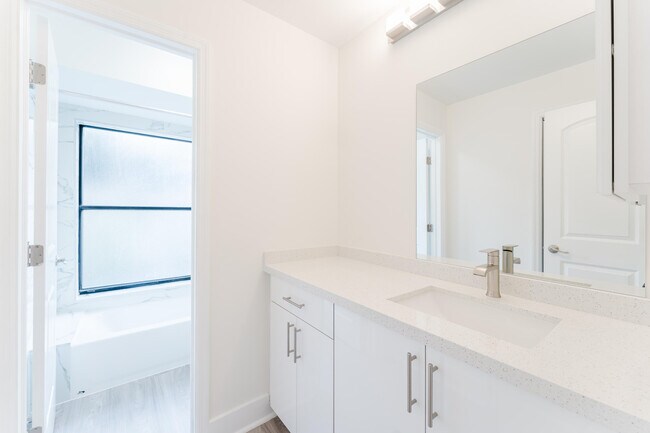 Building Photo - 3048 NW 27th Terrace