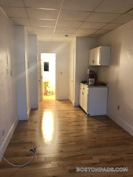 Building Photo - 854 Beacon St