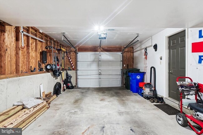 Building Photo - 813 Geronimo Dr