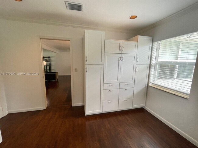 Building Photo - 1420 Baracoa Ave