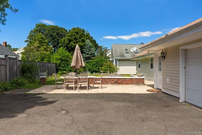 Building Photo - 46 Sylvan Rd