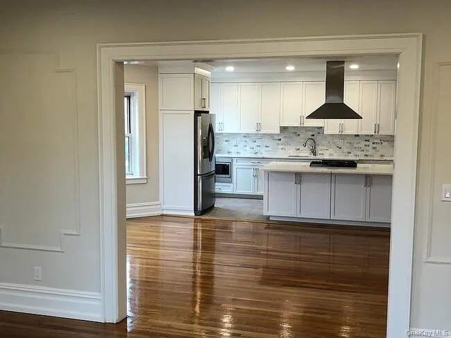 Building Photo - 180 Hilton Ave