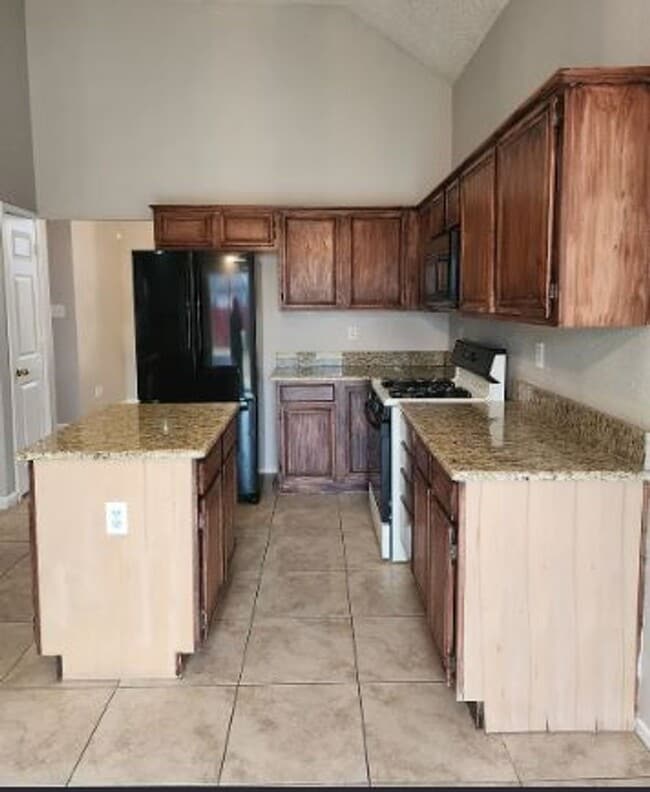 Building Photo - Beautiful 3 Bed 2.5 Bath Home in Grand Prairie, TX