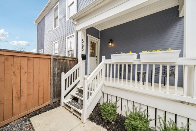 Building Photo - 565 Lathrop St