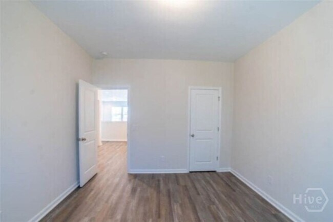 Building Photo - 131 Lower Creek Dr