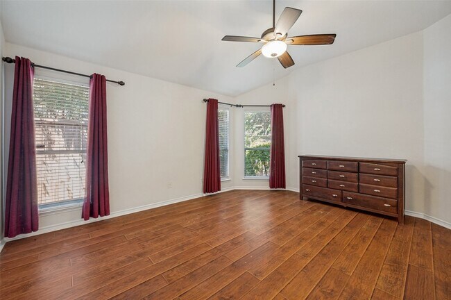 Building Photo - 1615 Bur Oak Dr