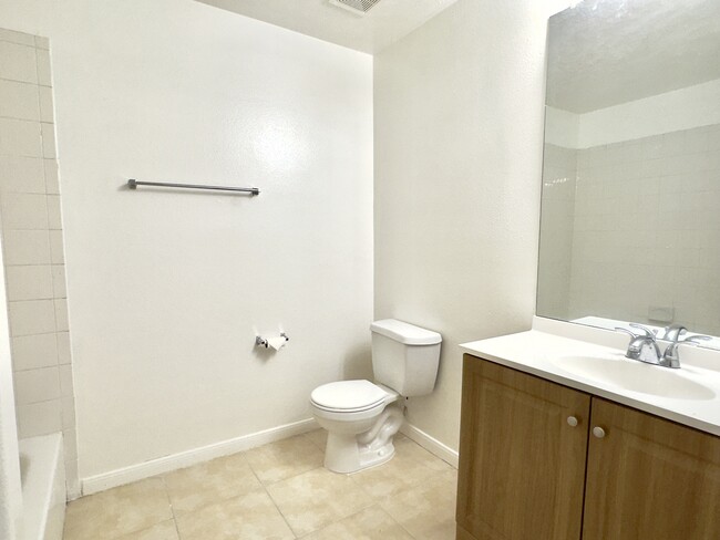 Bathroom 3 - 4126 Mallow St