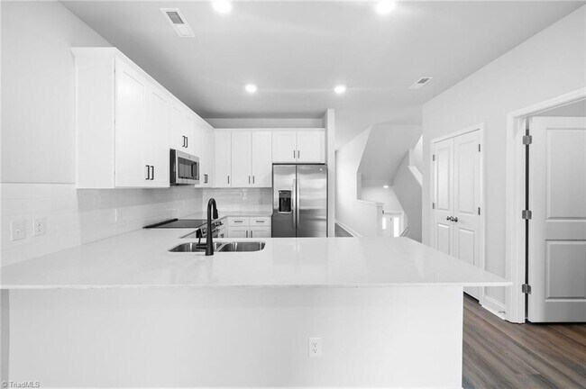 Building Photo - 1729 University Dr