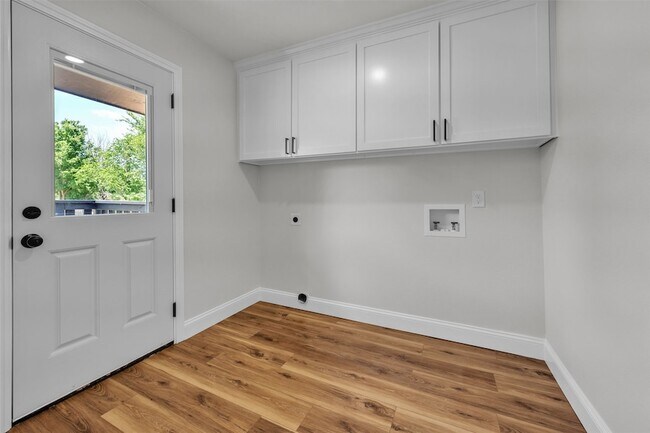 Building Photo - 313 County Rd 805A
