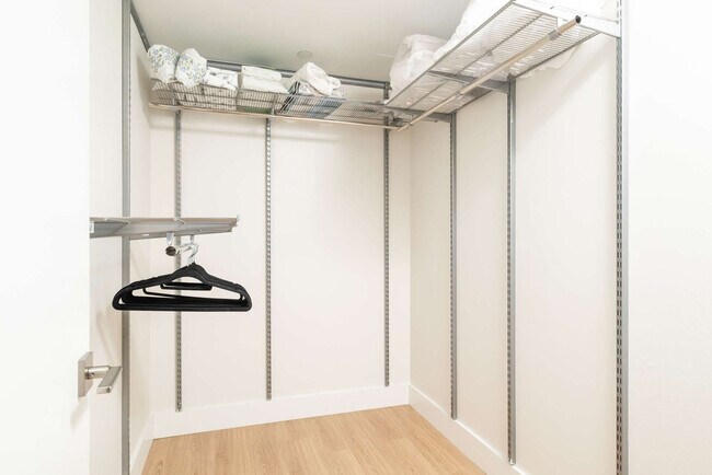 Building Photo - 677-679 Washington Street-SI ID1322145P