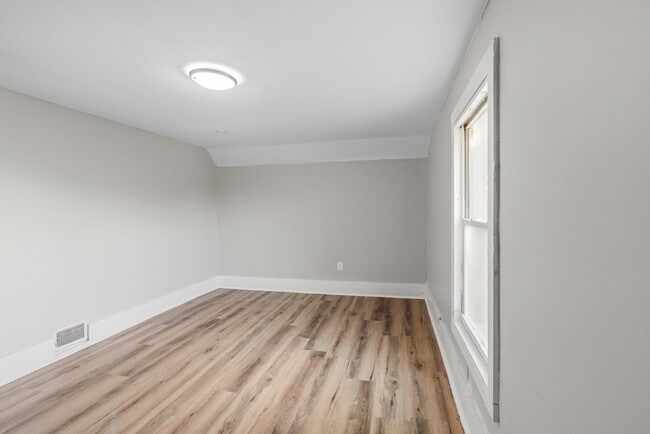 Building Photo - 834 Worthington St