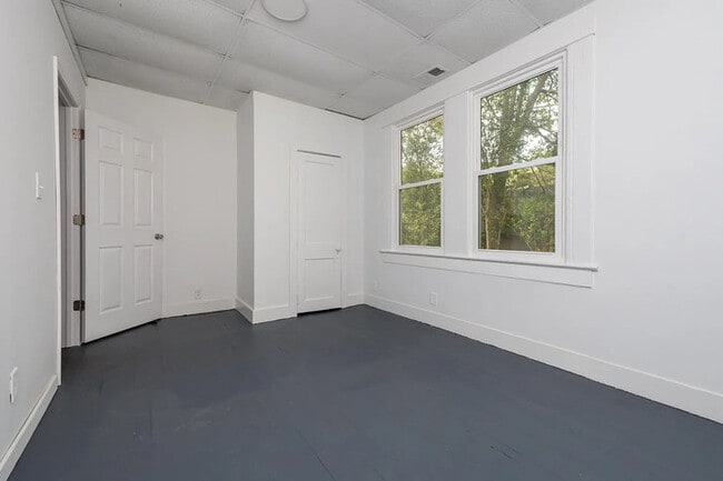 Building Photo - 408 Dickens Ave