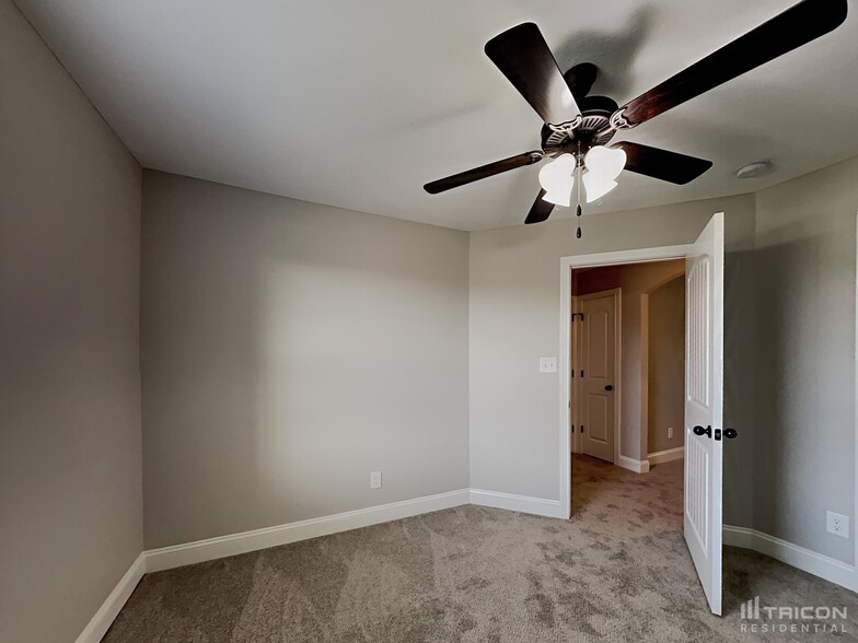 Building Photo - 1041 Charles Thomas Dr