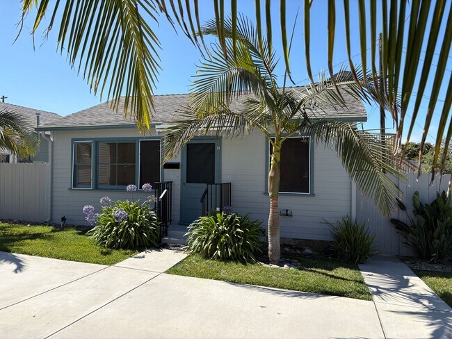 Building Photo - 1+1 Cozy Cottage above Ventura College wit...